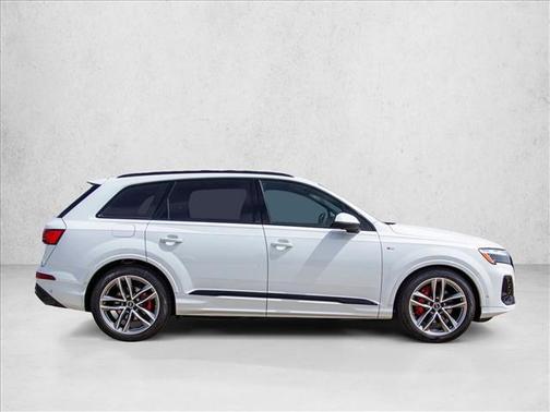 Glacier White Metallic 2026 Audi Q7 55 Prestige