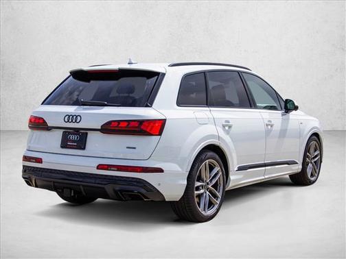 Glacier White Metallic 2026 Audi Q7 55 Prestige
