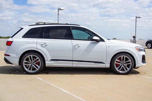 Glacier White Metallic 2026 Audi Q7 55 Prestige