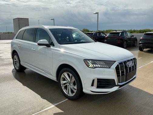 Glacier White Metallic 2023 Audi Q7 55 Premium