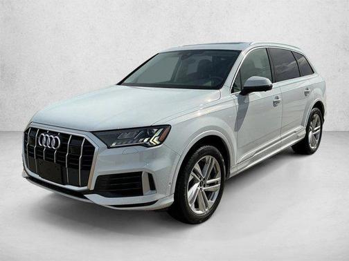 Glacier White Metallic 2023 Audi Q7 55 Premium