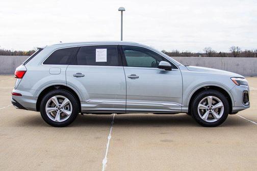Satellite Silver Metallic 2025 Audi Q7 55 Premium
