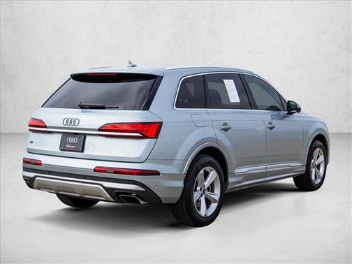 Satellite Silver Metallic 2025 Audi Q7 55 Premium