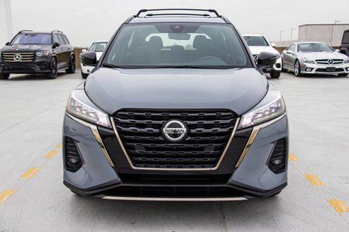 2021 Nissan Kicks SR