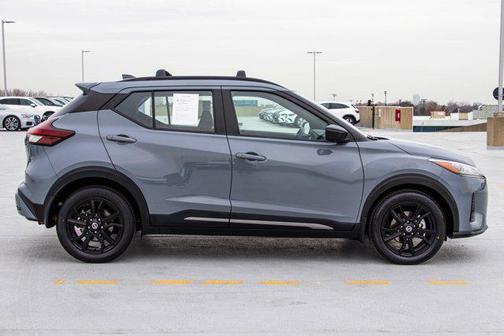 2021 Nissan Kicks SR