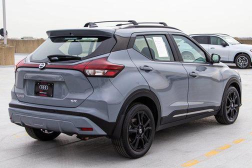 2021 Nissan Kicks SR