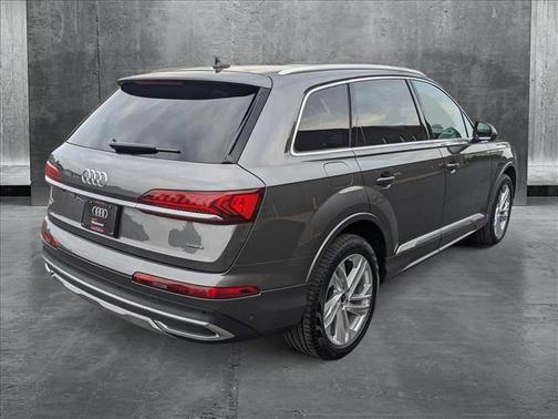 2024 Audi Q7 55 Premium Plus