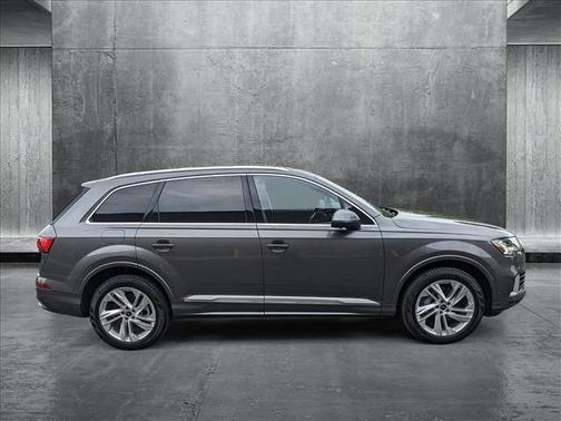 2024 Audi Q7 55 Premium Plus