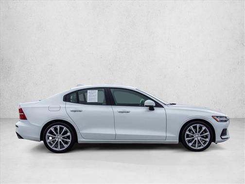 2020 Volvo S60 T5 Momentum