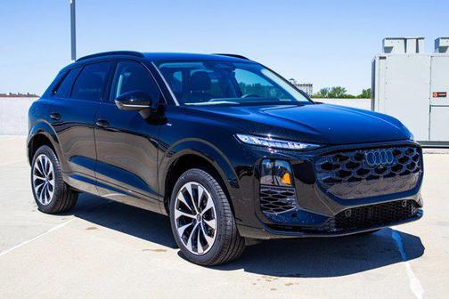 Mythos Black Metallic 2026 Audi Q3 TFSI quattro S tronic