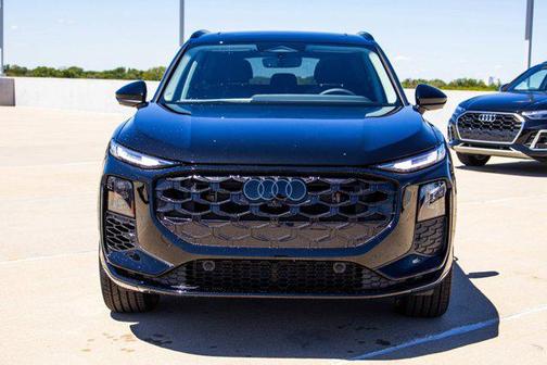 Mythos Black Metallic 2026 Audi Q3 TFSI quattro S tronic