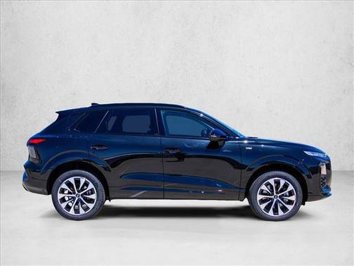 Mythos Black Metallic 2026 Audi Q3 TFSI quattro S tronic