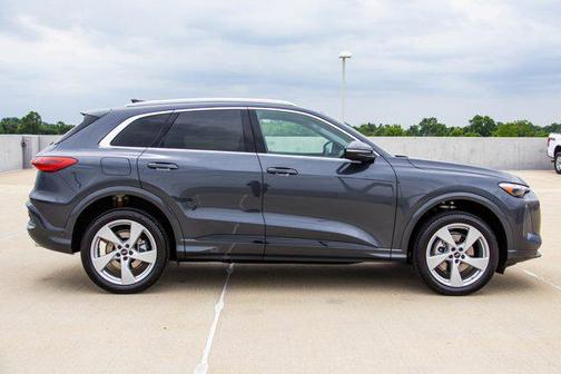 Tambora Gray Metallic 2026 Audi Q5 Premium Plus TFSI quattro S tronic