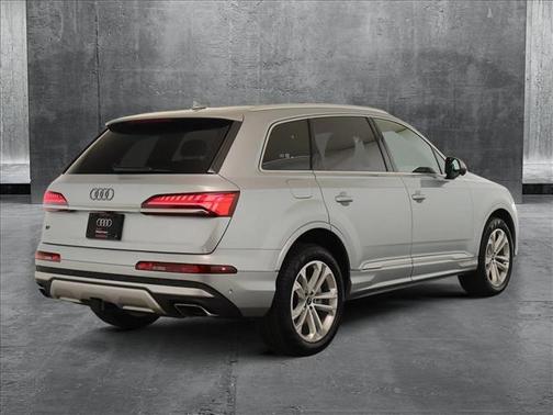 2025 Audi Q7 45 Premium Plus