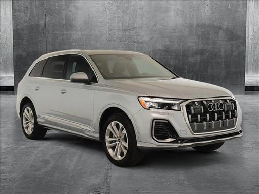 2025 Audi Q7 45 Premium Plus
