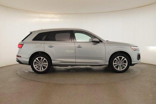 2025 Audi Q7 45 Premium Plus