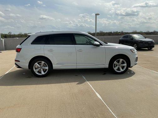 Satellite Silver Metallic 2024 Audi Q7 45 Premium Plus