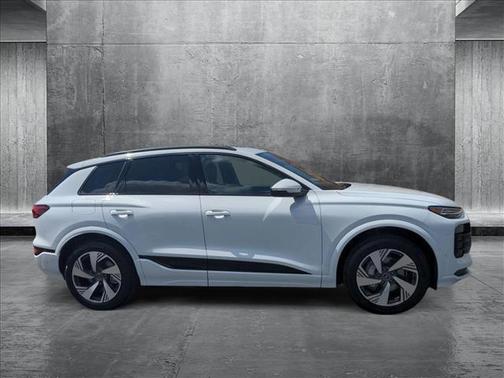 2025 Audi Q6 e-tron Premium Plus quattro