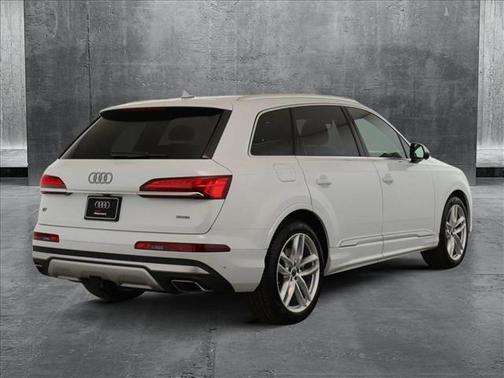 2025 Audi Q7 55 Premium Plus
