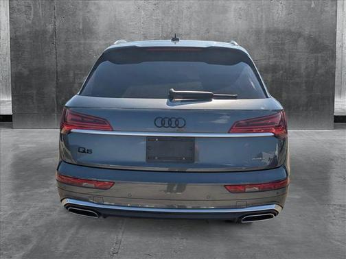 2022 Audi Q5 45 S line Premium Plus
