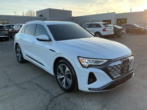 2024 Audi Q8 e-tron Premium Plus