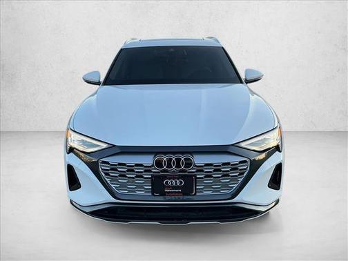2024 Audi Q8 e-tron Premium Plus