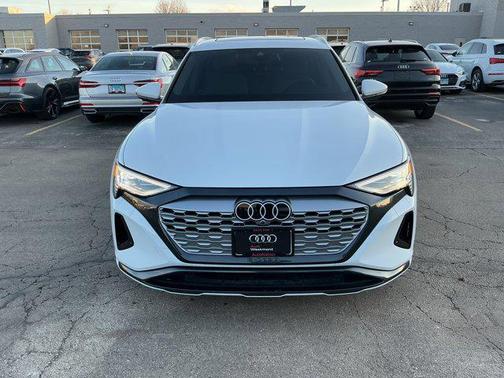 2024 Audi Q8 e-tron Premium Plus