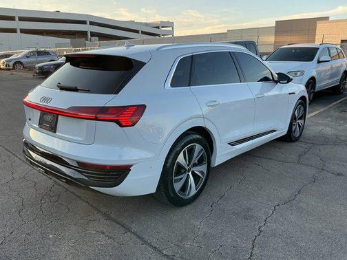 2024 Audi Q8 e-tron Premium Plus