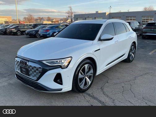 2024 Audi Q8 e-tron Premium Plus