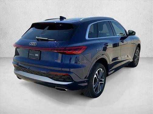 Navarra Blue Metallic 2025 Audi Q5 Premium TFSI quattro S tronic