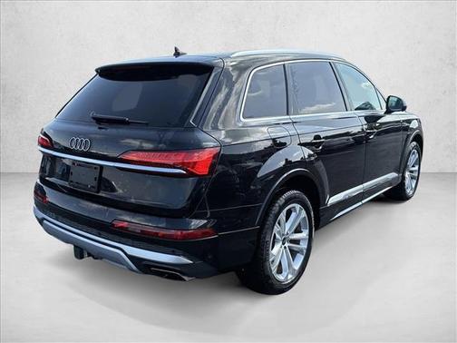 Mythos Black Metallic 2025 Audi Q7 55 Premium