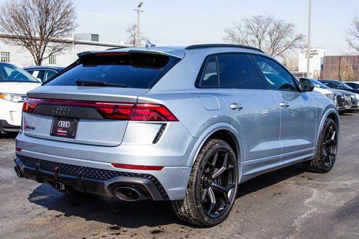 satellite silver metallic 2026 Audi RS Q8 4.0T