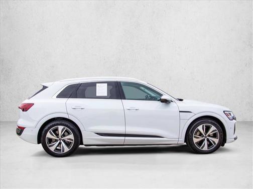 Glacier White Metallic 2024 Audi Q8 e-tron Premium Plus