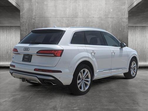 2025 Audi Q7 45 Premium Plus
