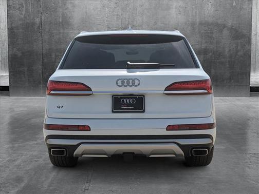 2025 Audi Q7 45 Premium Plus