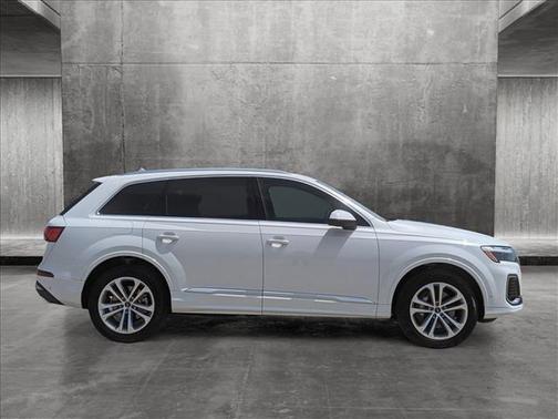 2025 Audi Q7 45 Premium Plus