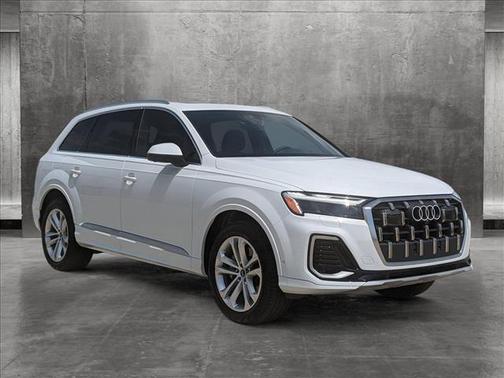 2025 Audi Q7 45 Premium Plus