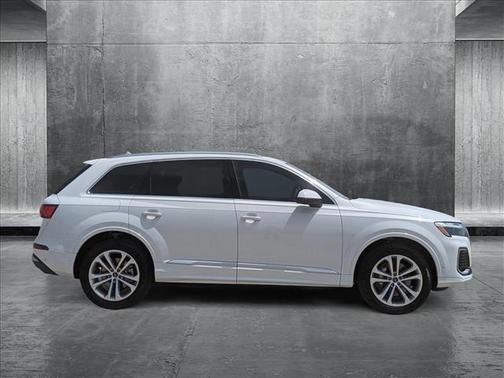 2025 Audi Q7 45 Premium Plus