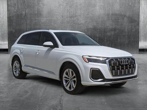 2025 Audi Q7 45 Premium Plus