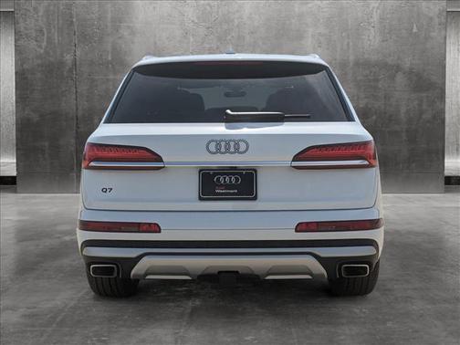 2025 Audi Q7 45 Premium Plus