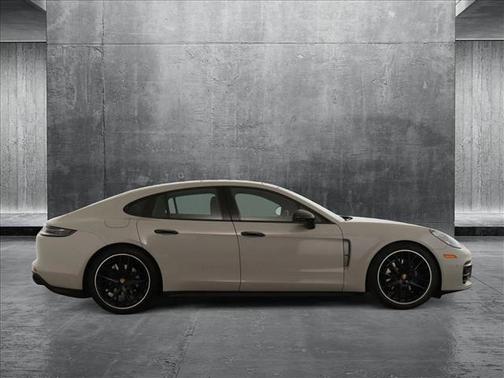 2022 Porsche Panamera 4 Platinum Edition