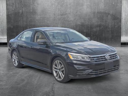 2018 Volkswagen Passat 2.0T R-Line
