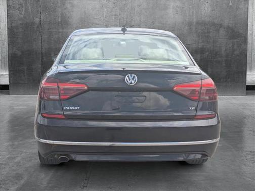 2018 Volkswagen Passat 2.0T R-Line