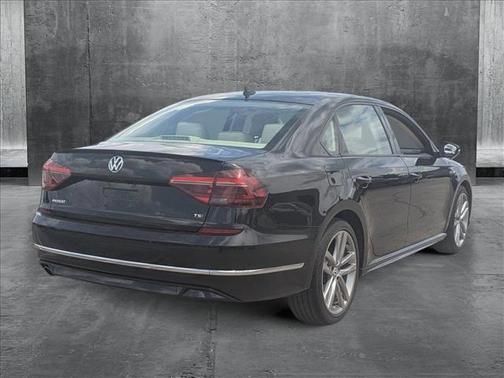 2018 Volkswagen Passat 2.0T R-Line