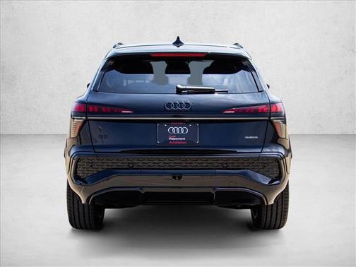 Mythos Black Metallic 2026 Audi Q3 TFSI quattro S tronic