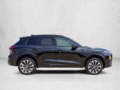 Mythos Black Metallic 2026 Audi Q3 TFSI quattro S tronic