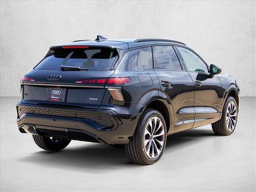 Mythos Black Metallic 2026 Audi Q3 TFSI quattro S tronic