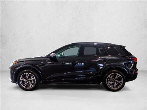 Mythos Black Metallic 2027 Audi Q6 e-tron Premium Plus