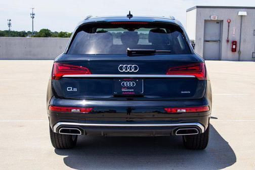 Mythos Black Metallic 2023 Audi Q5 45 S line Premium Plus
