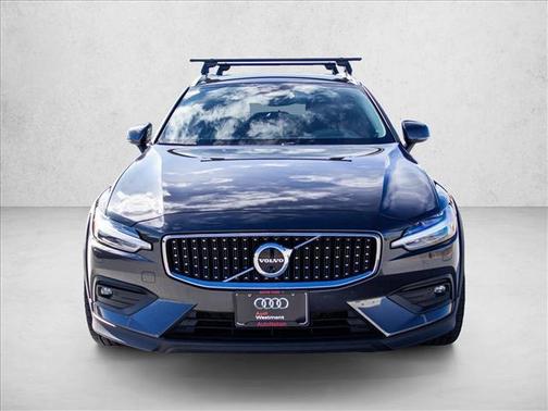 2023 Volvo V60 Cross Country B5 Plus